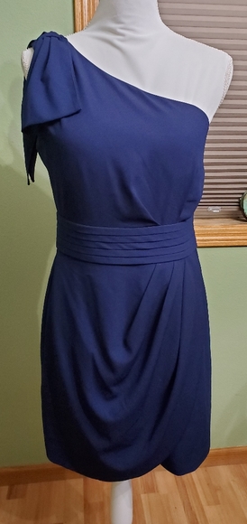 One shoulder dress. Large. - Picture 1 of 10